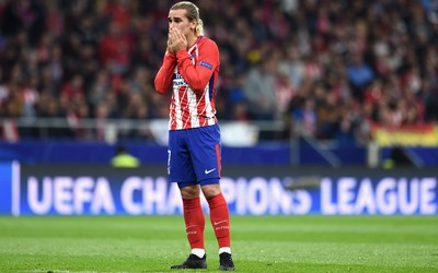 爱游戏电竞焦点-劳塔罗与队友庆祝进球